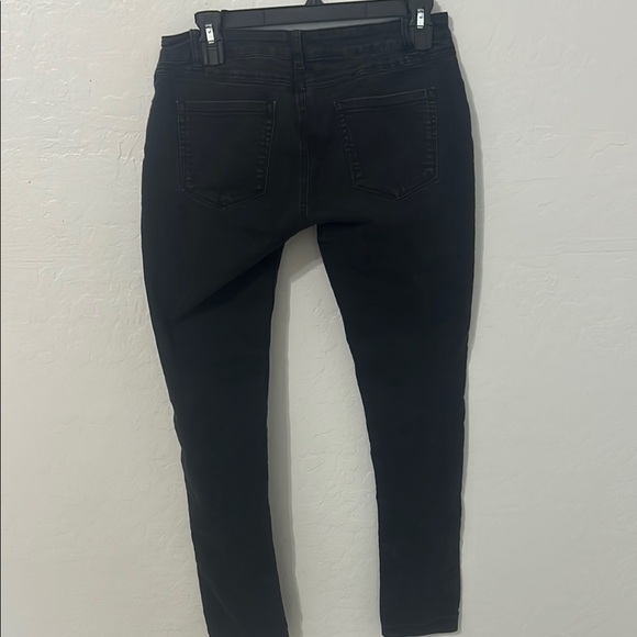 Black Low Waisted Skinny Jeans - Picture 3 of 3